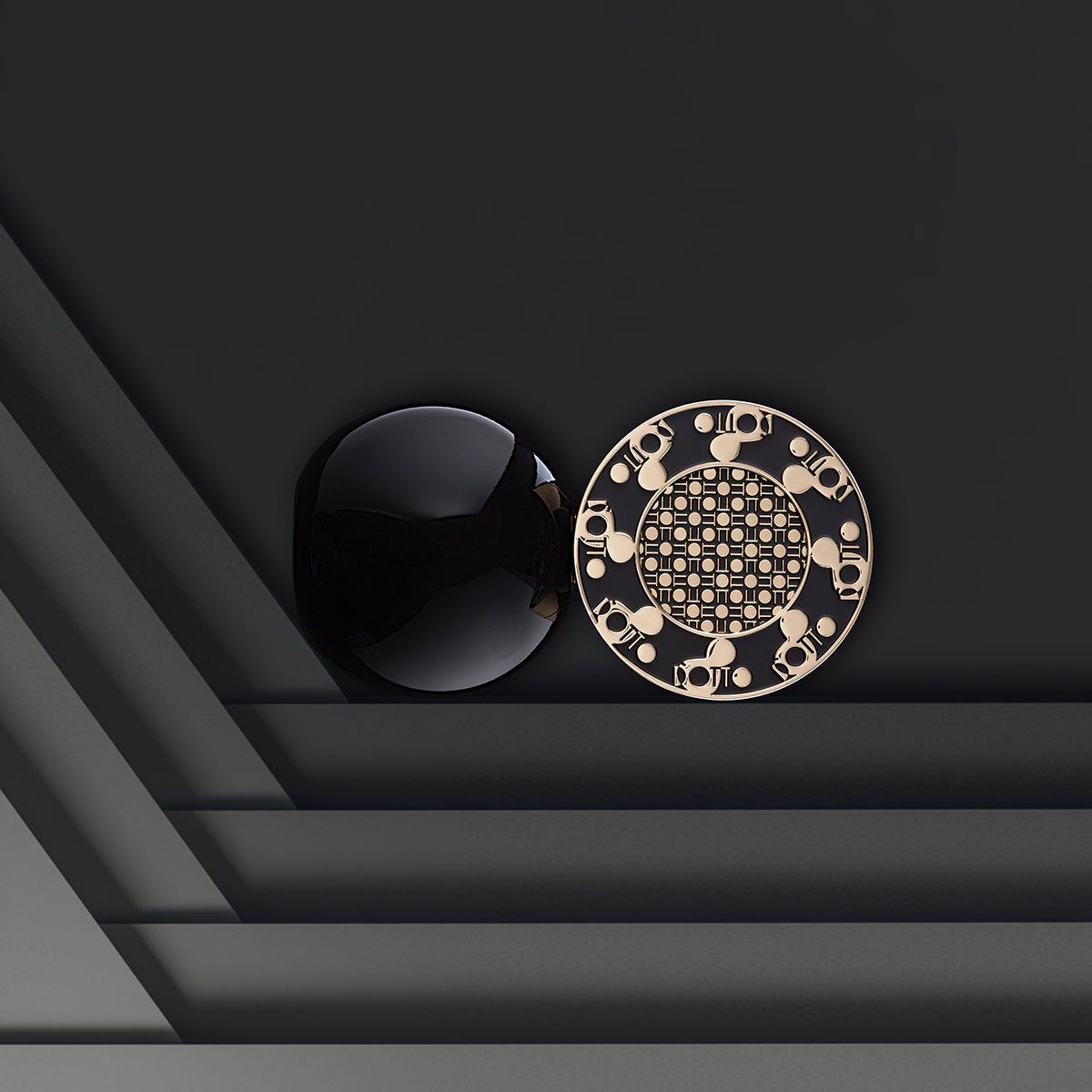 2+6 — an enigmatic woody amber inspired by Malevic’s Black Square